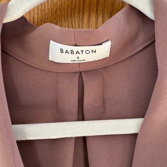 Aritzia Babaton sleeveless power blouse size small - Picture 3 of 4